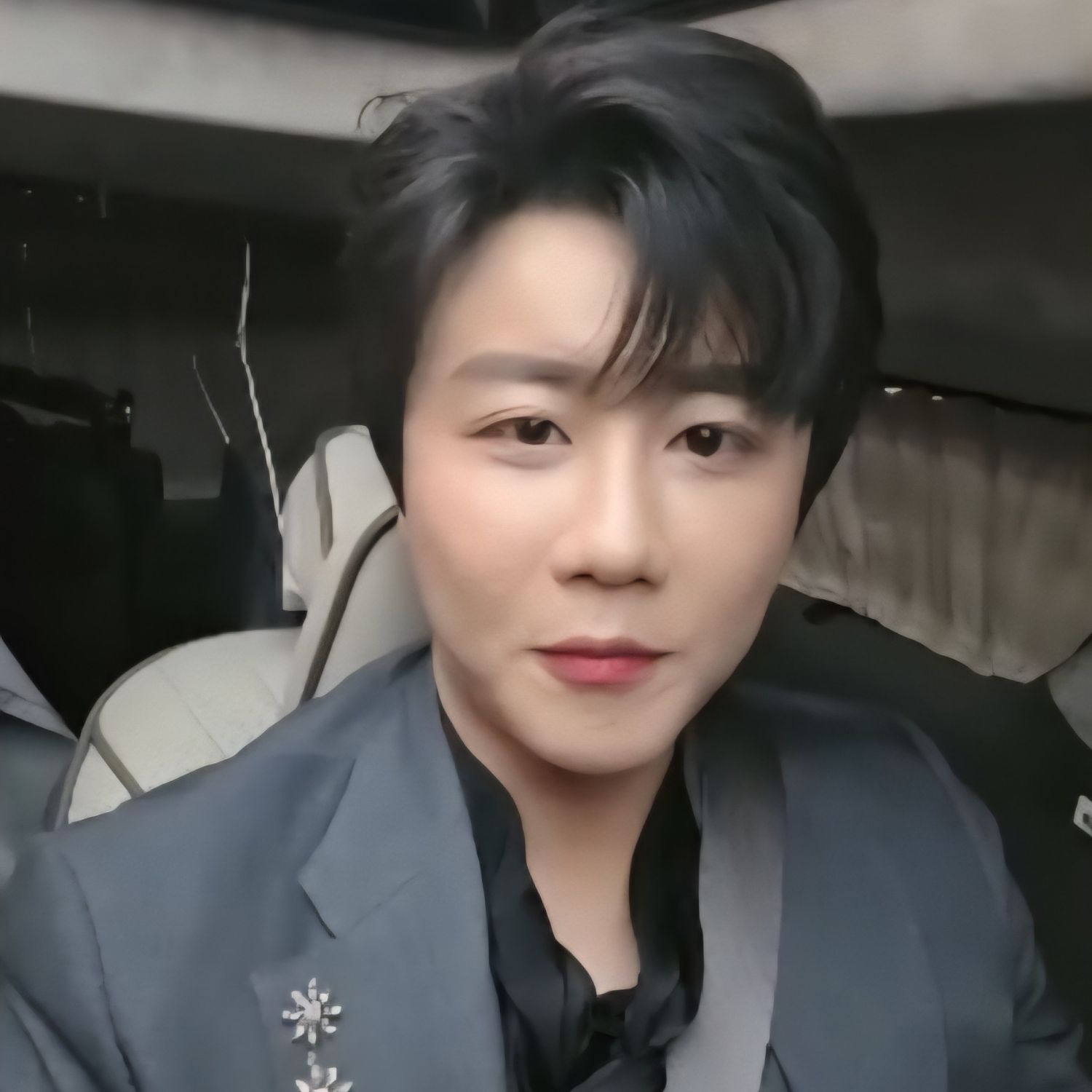 チン・ヘソンのビハインドカット