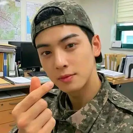 A moment captured by a fan of Cha Eunwoo