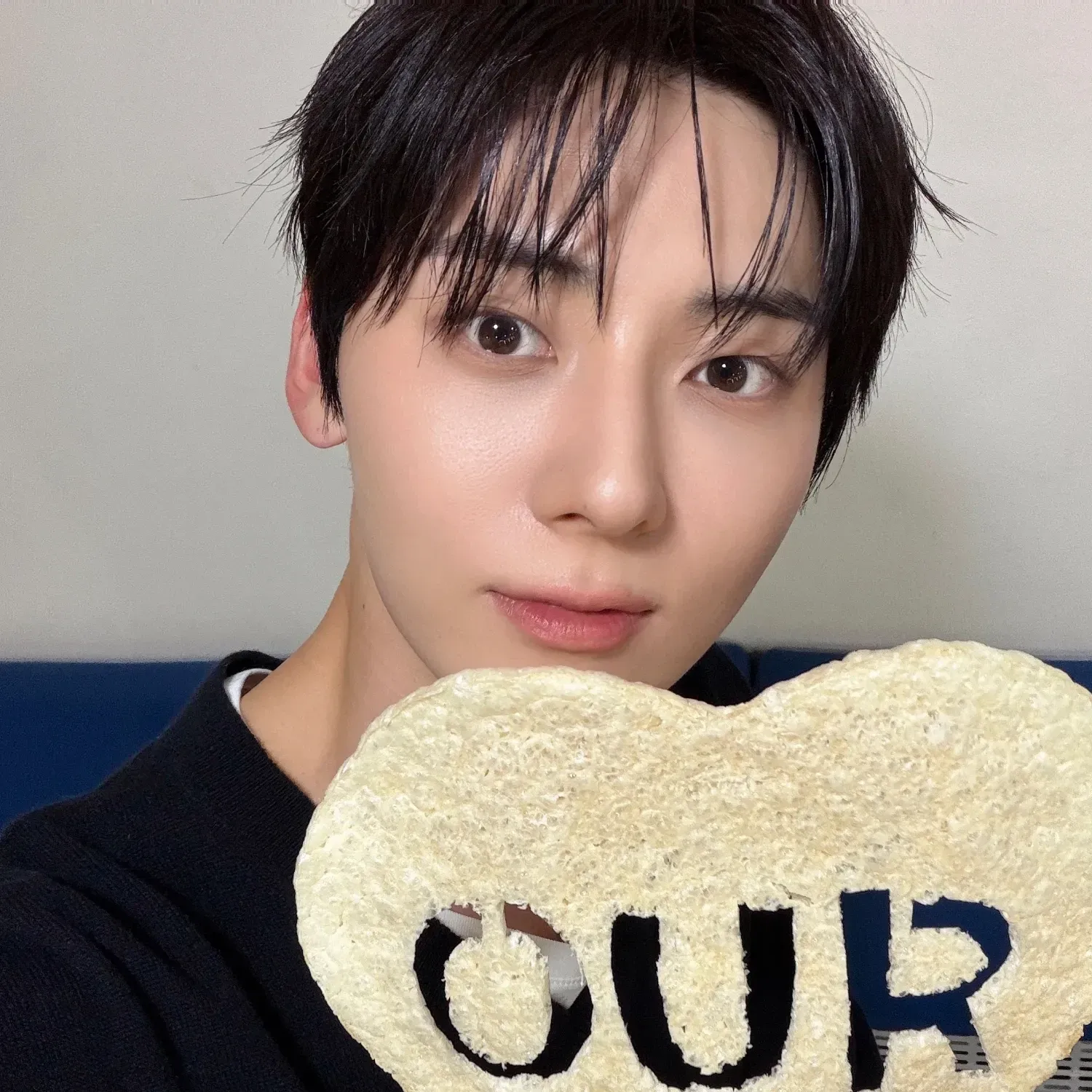 A moment captured by a fan of Hwang Minhyun