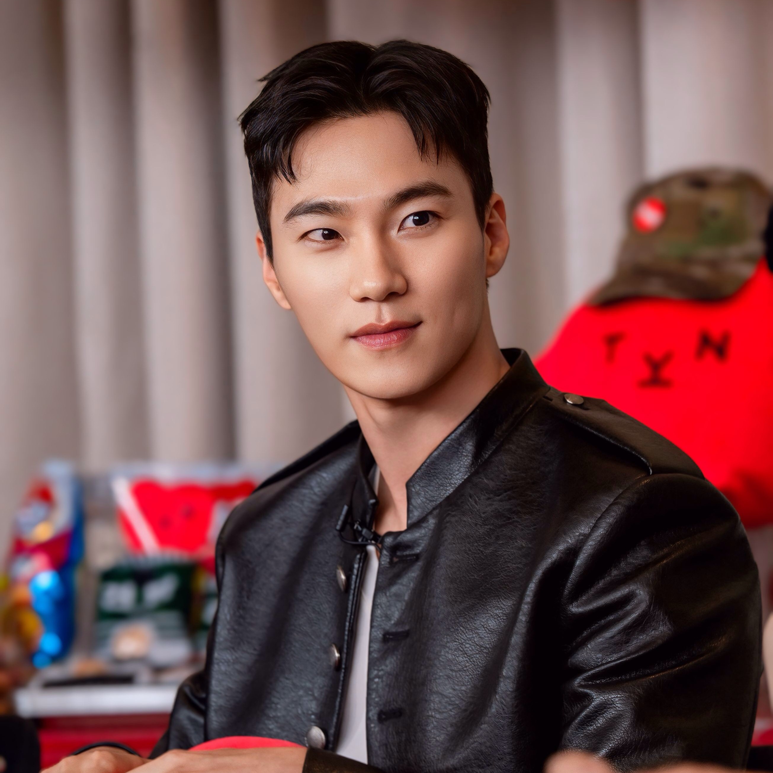 Behind-the-scenes cut of Lee Hongnae