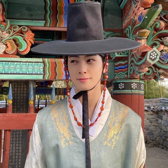 Recent activity shot of Cha Eunwoo