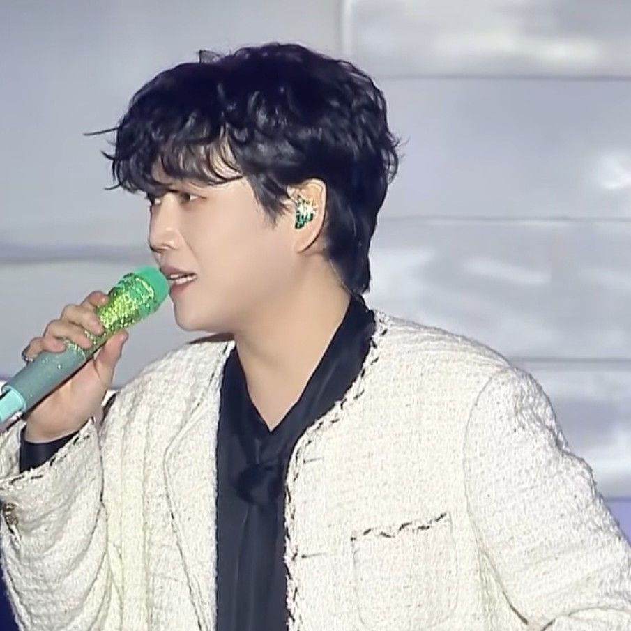 A moment captured by a fan of Hwang Youngwoong