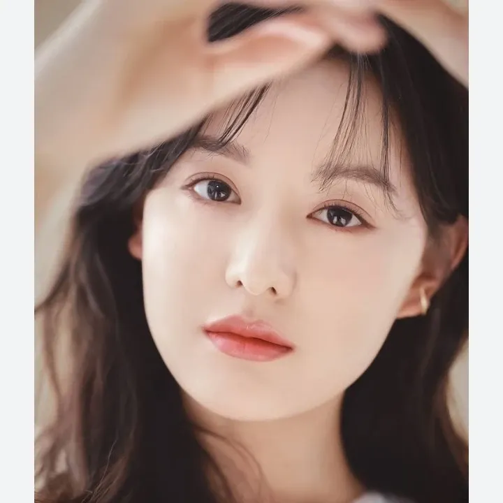 Behind-the-scenes cut of Kim Jiwon