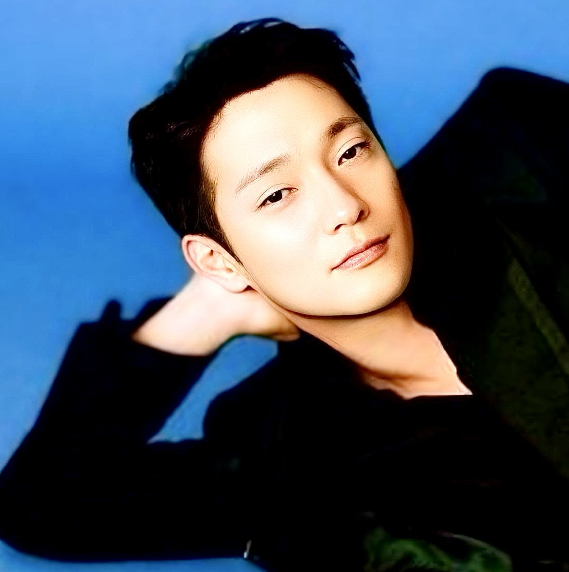 A moment captured by a fan of Son Seokkoo