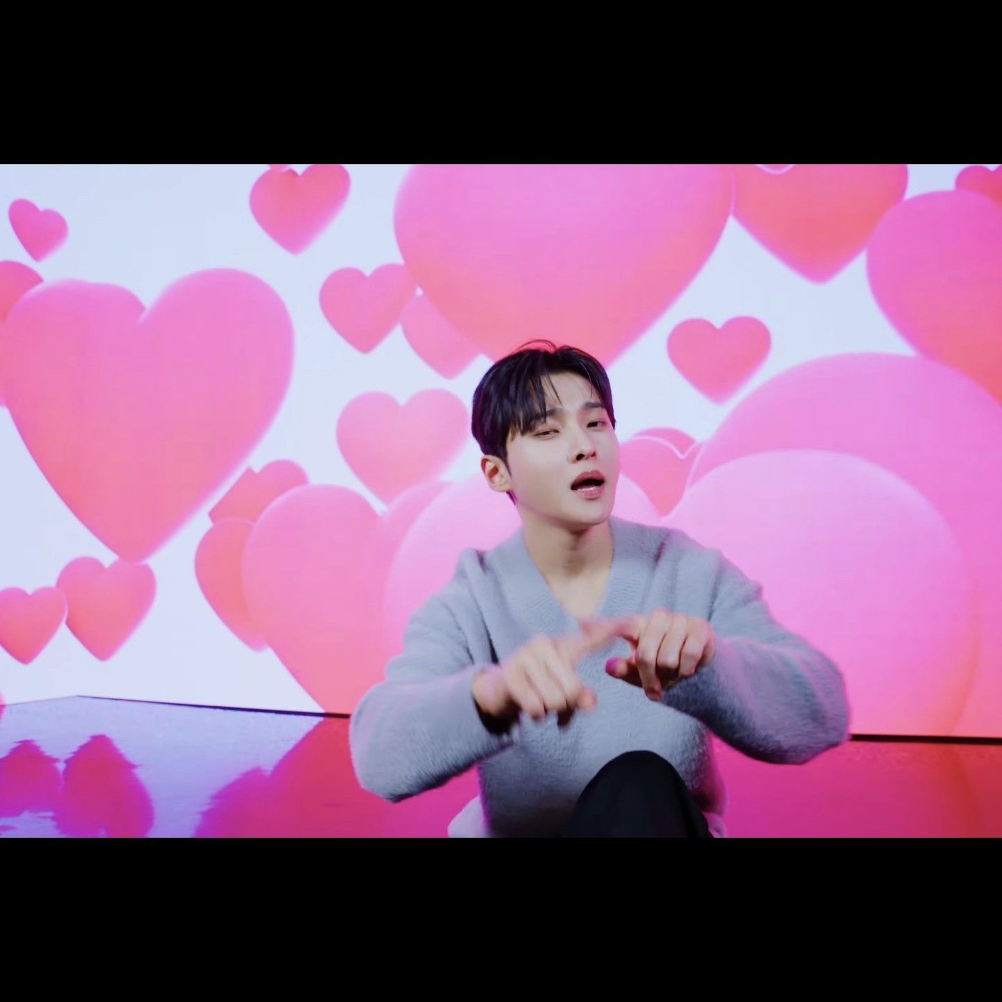 Behind-the-scenes cut of Seong Ri