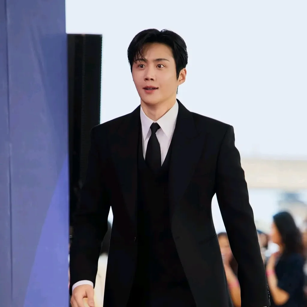 Foto kegiatan terbaru dari Kim Seonho