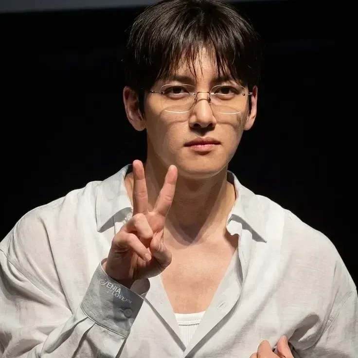Behind-the-scenes cut of Ji Changwook