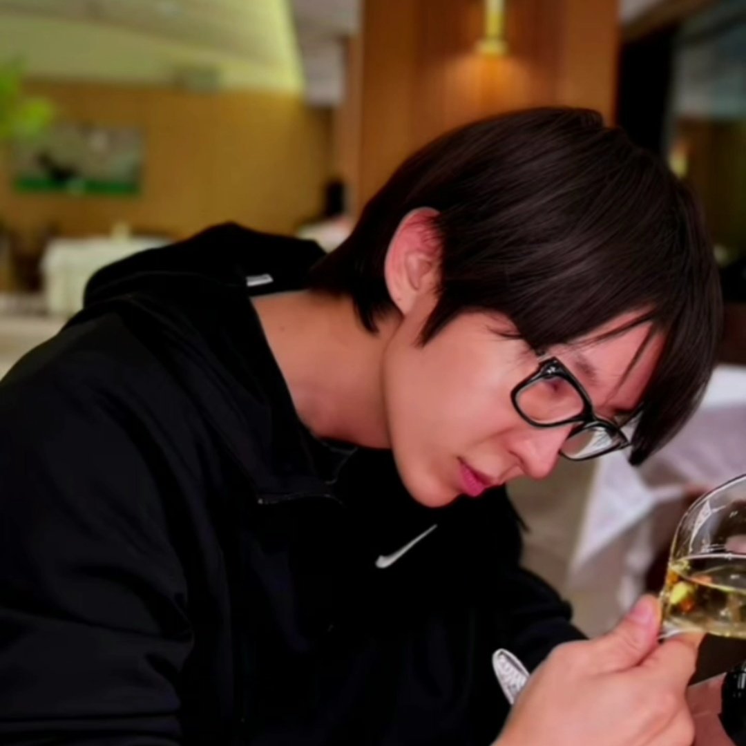 A moment captured by a fan of Lee Joongi