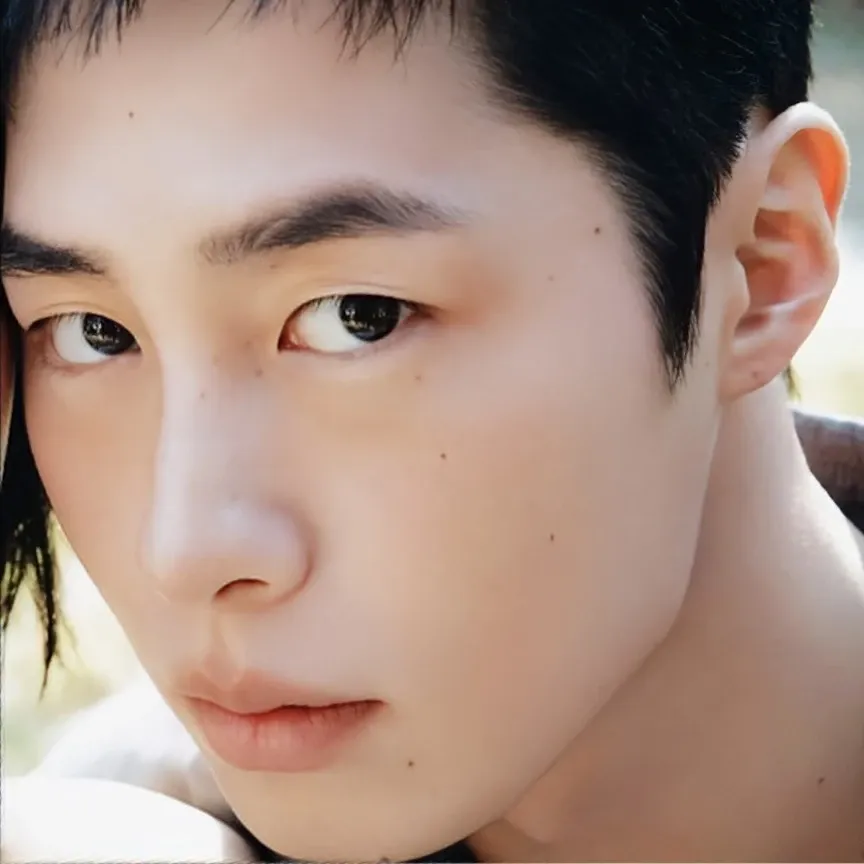 A moment captured by a fan of Lee Jaewook