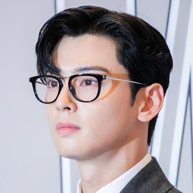 Recent activity shot of Cha Eunwoo