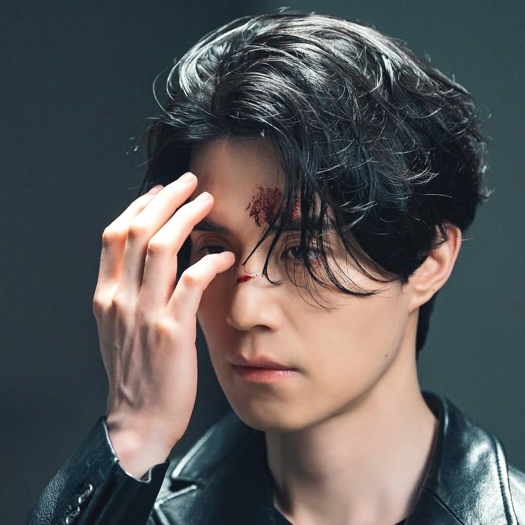 Recent activity shot of Lee Dongwook