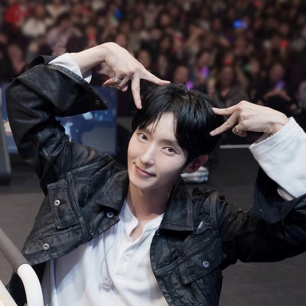 A moment captured by a fan of Lee Joongi