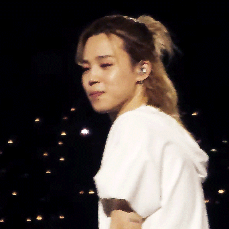 Behind-the-scenes cut of Ha Jimin