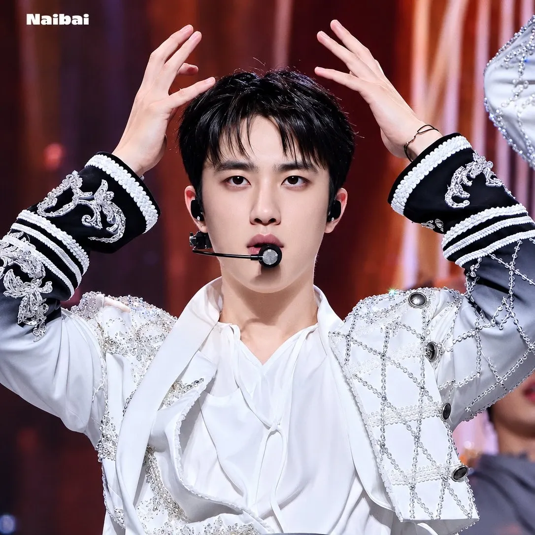 Behind-the-scenes cut of Doh Kyungsoo (D.O.)
