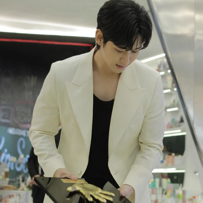 Behind-the-scenes cut of Kim Soohyun