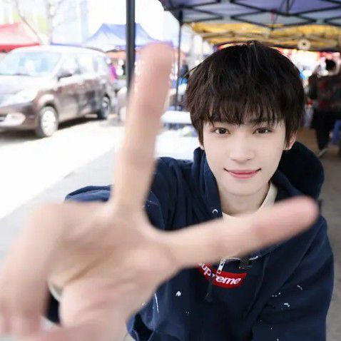 A moment captured by a fan of Zi Yu