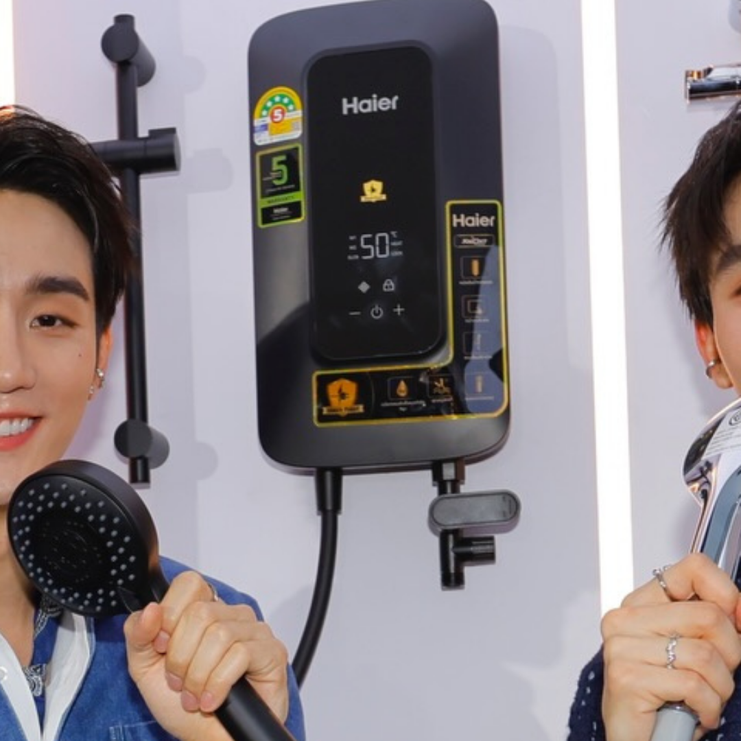 A moment captured by a fan of Book Kasidet Plookphol