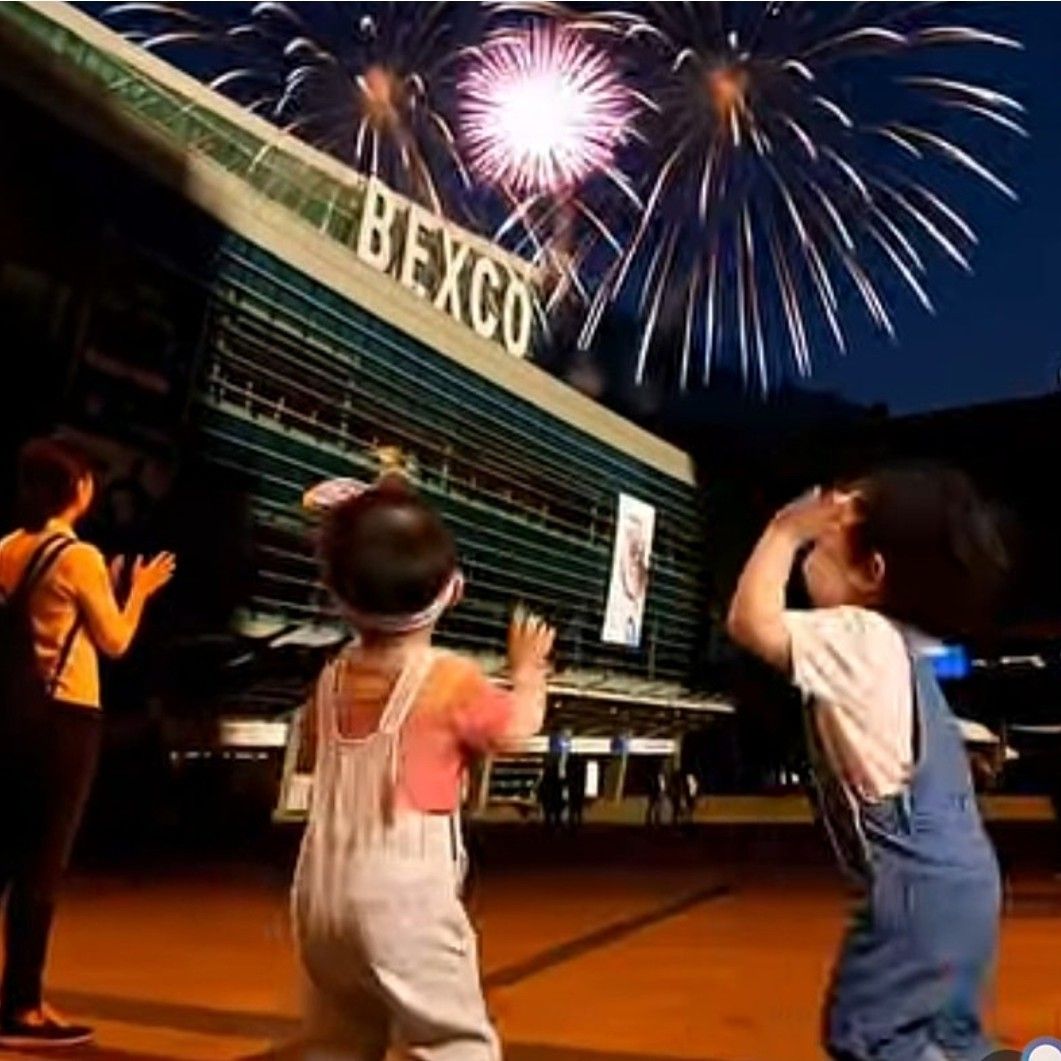 A moment captured by a fan of Hwang Youngwoong