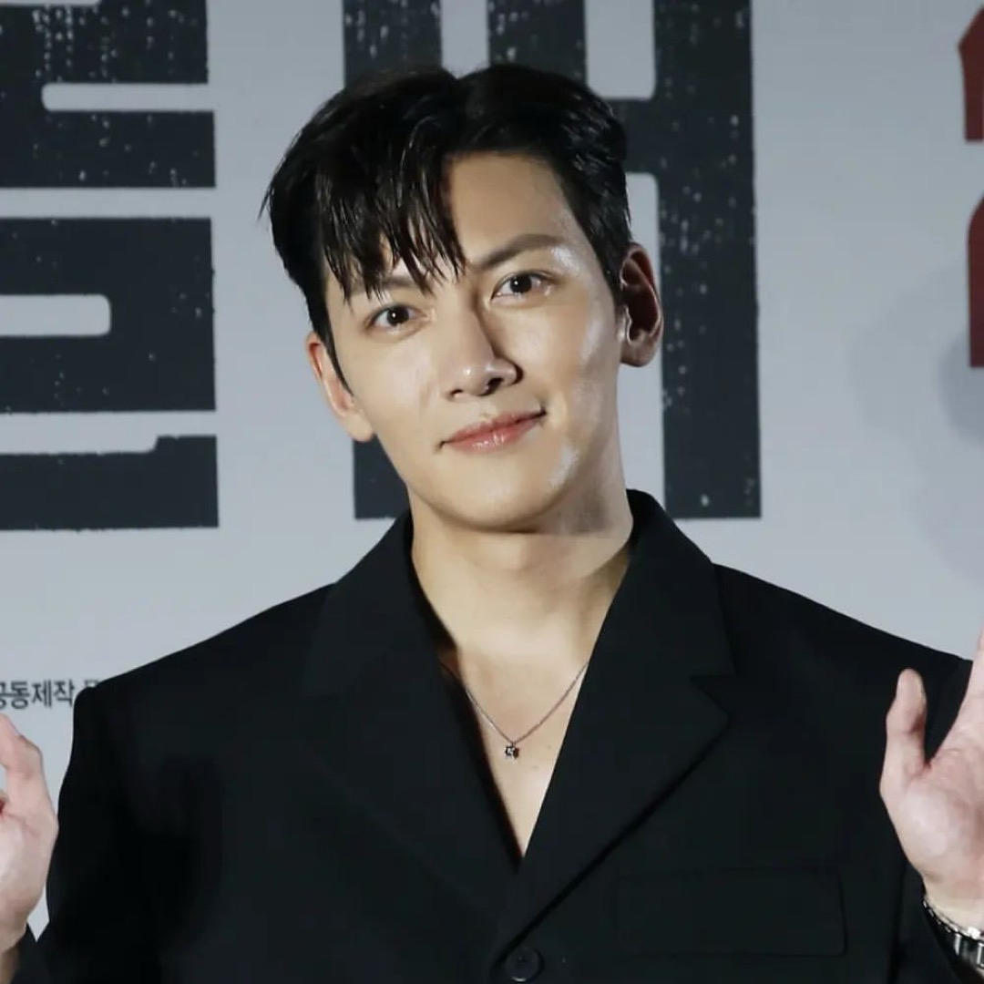 Behind-the-scenes cut of Ji Changwook