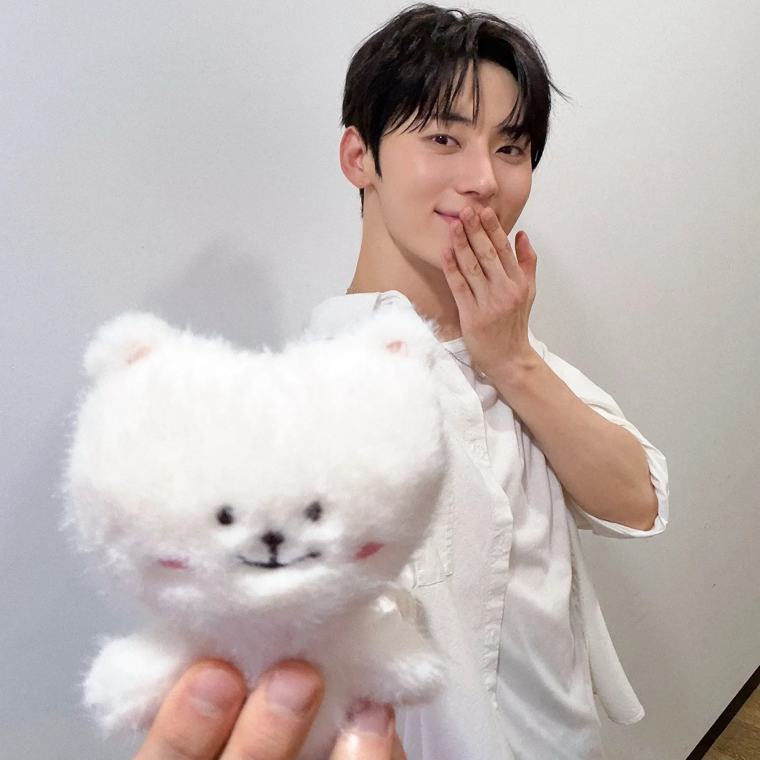 A moment captured by a fan of Hwang Minhyun