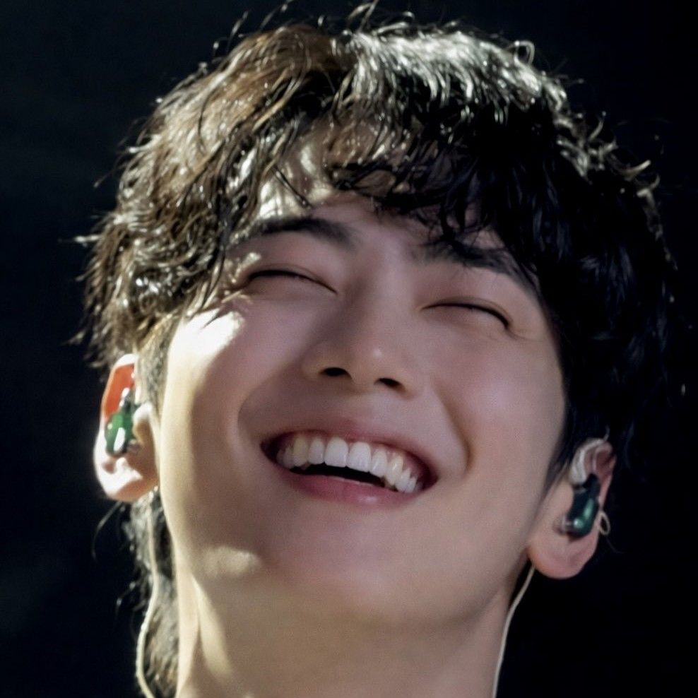 Recent activity shot of Cha Eunwoo