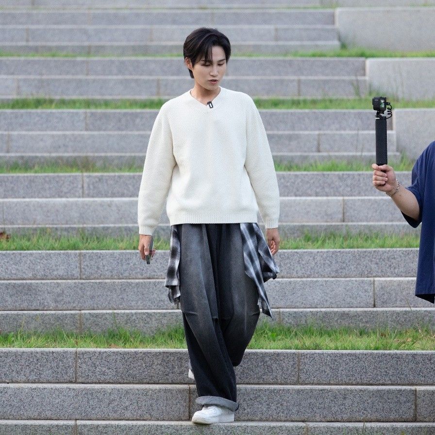 김희재의 비하인드 컷