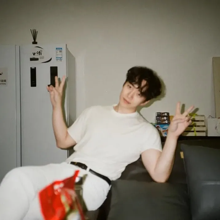 イ・ジュノの最近の活動ショット