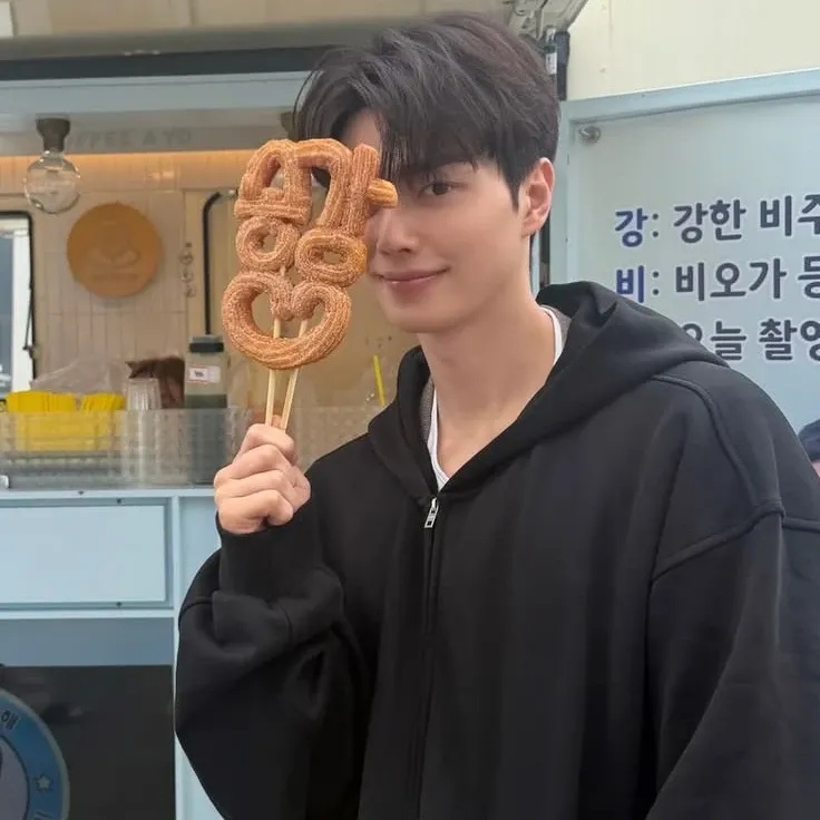 Recent activity shot of Song Kang