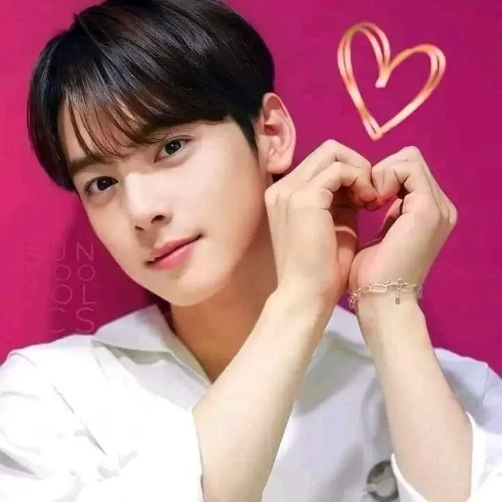 Latest photo of Cha Eunwoo