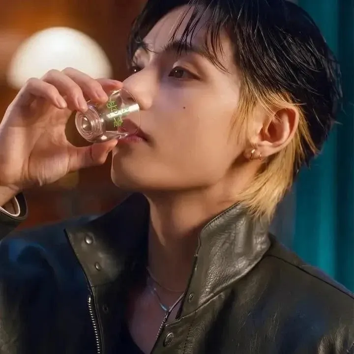 Recent activity shot of Kim Taehyung (V)