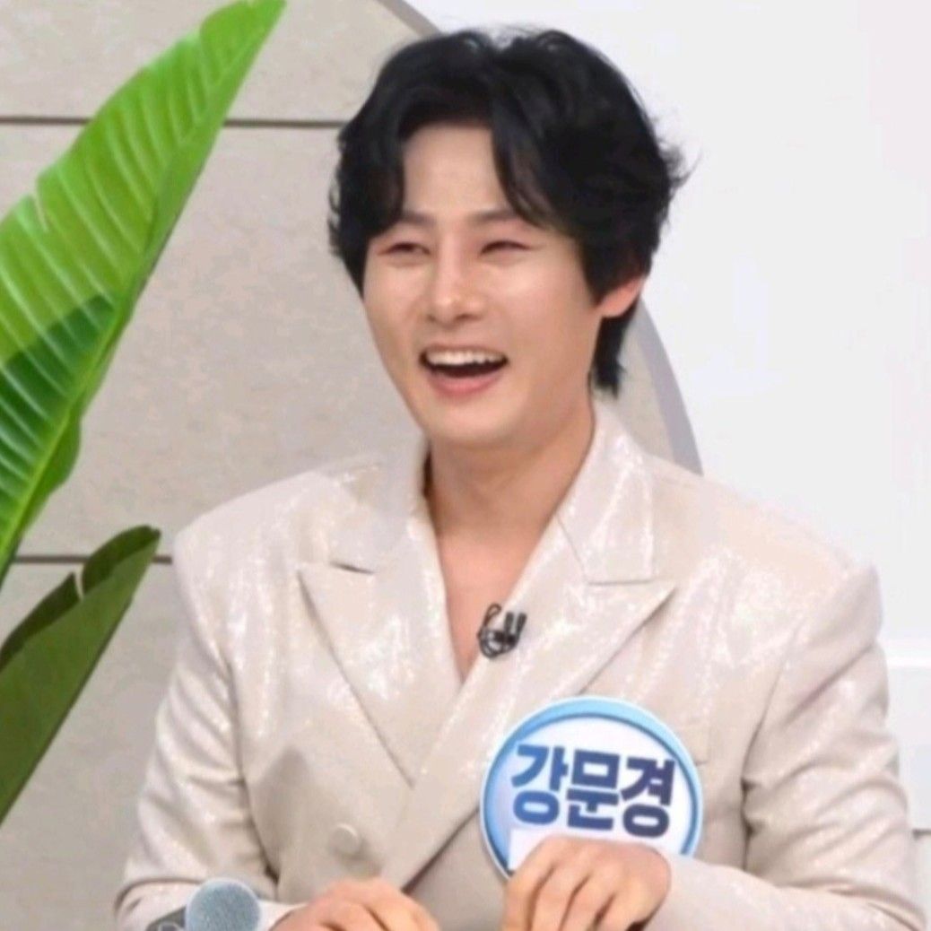 A moment captured by a fan of Kang Moonkyung