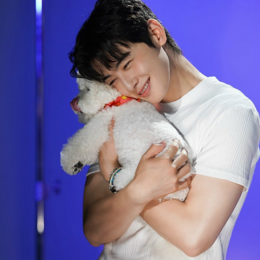 Recent activity shot of Cha Eunwoo