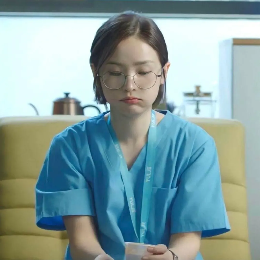 A moment captured by a fan of Jeon Mido