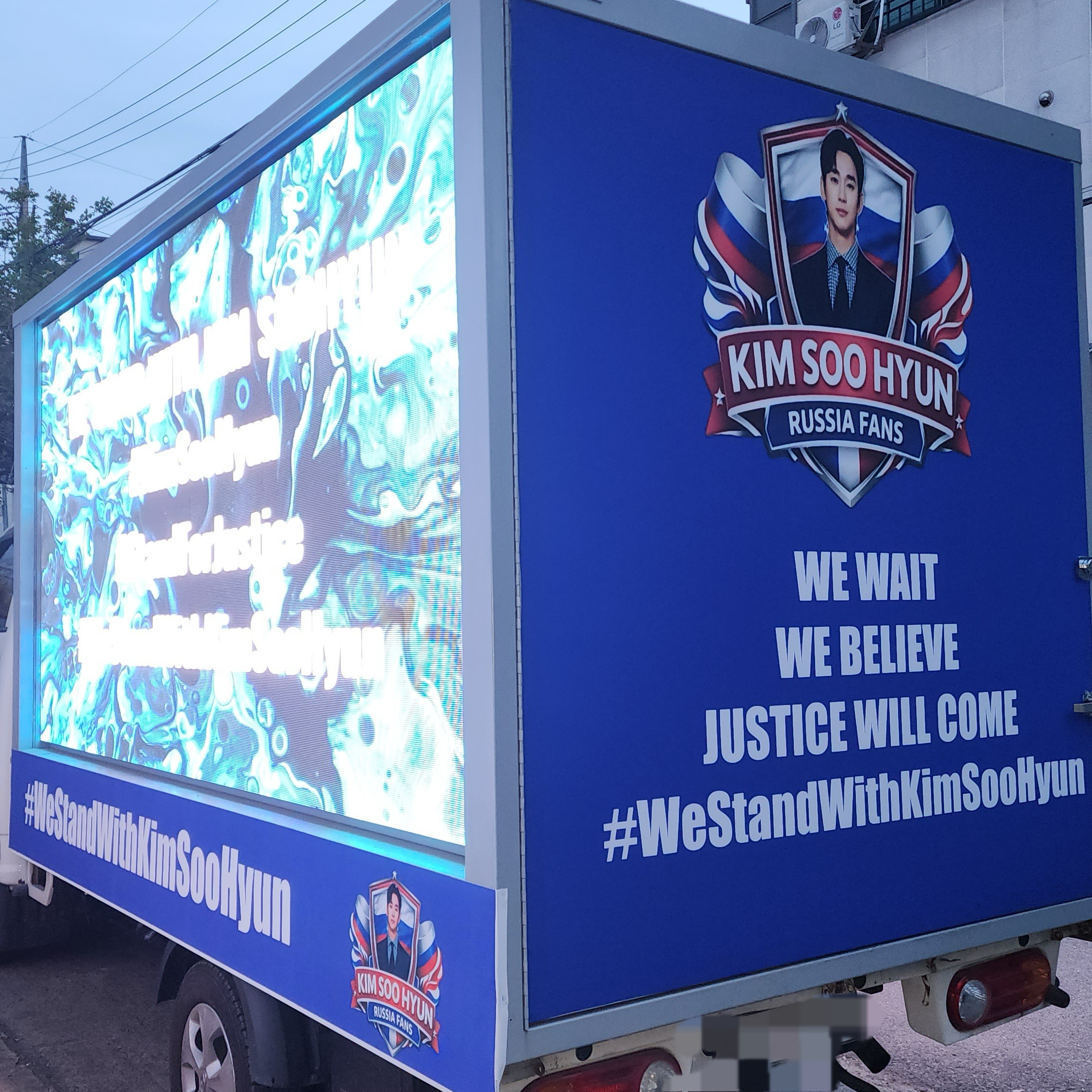 粉絲拍下的金秀賢瞬間