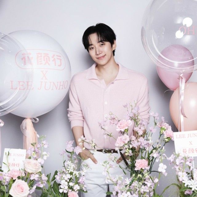 イ・ジュノの最近の活動ショット