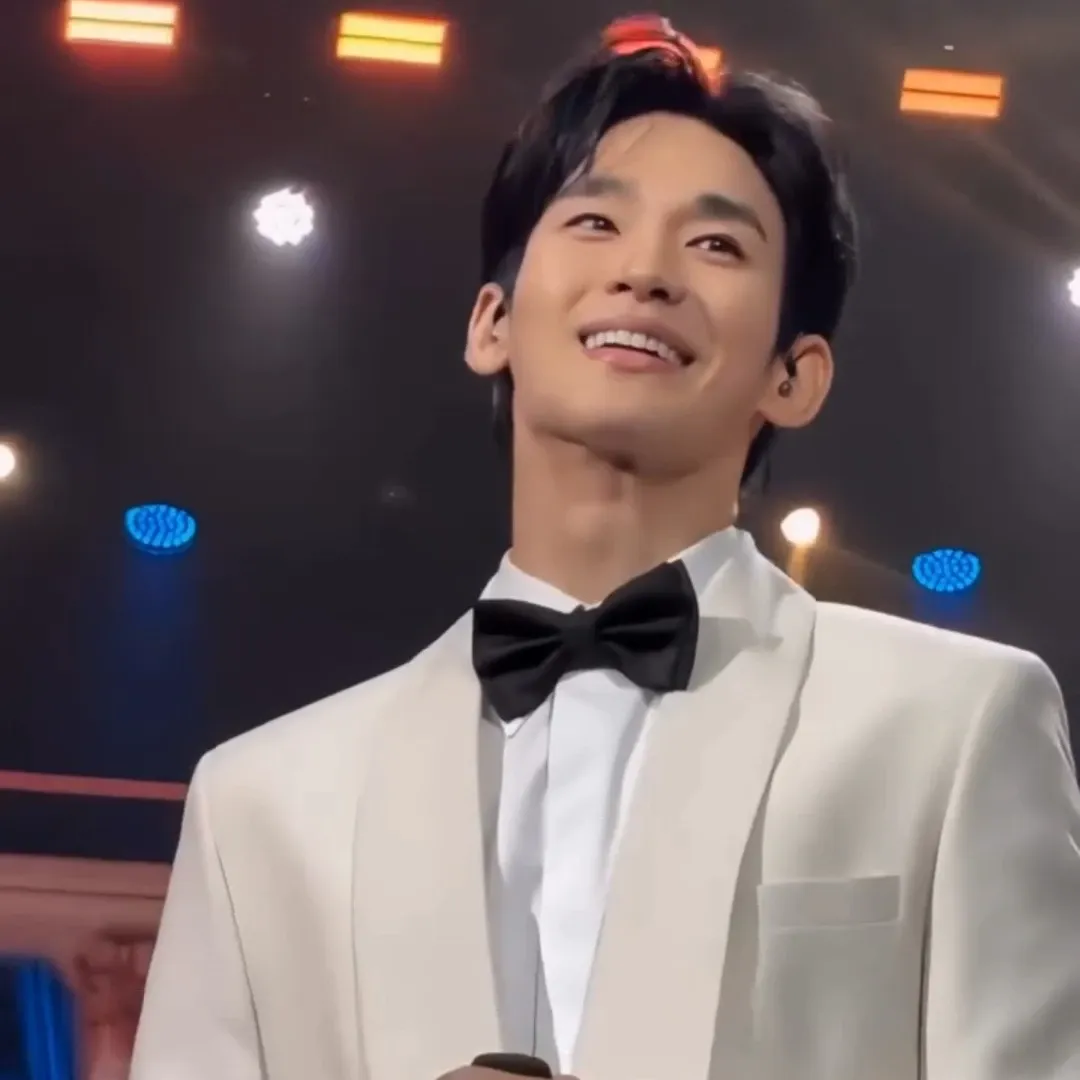 Behind-the-scenes cut of Kim Soohyun
