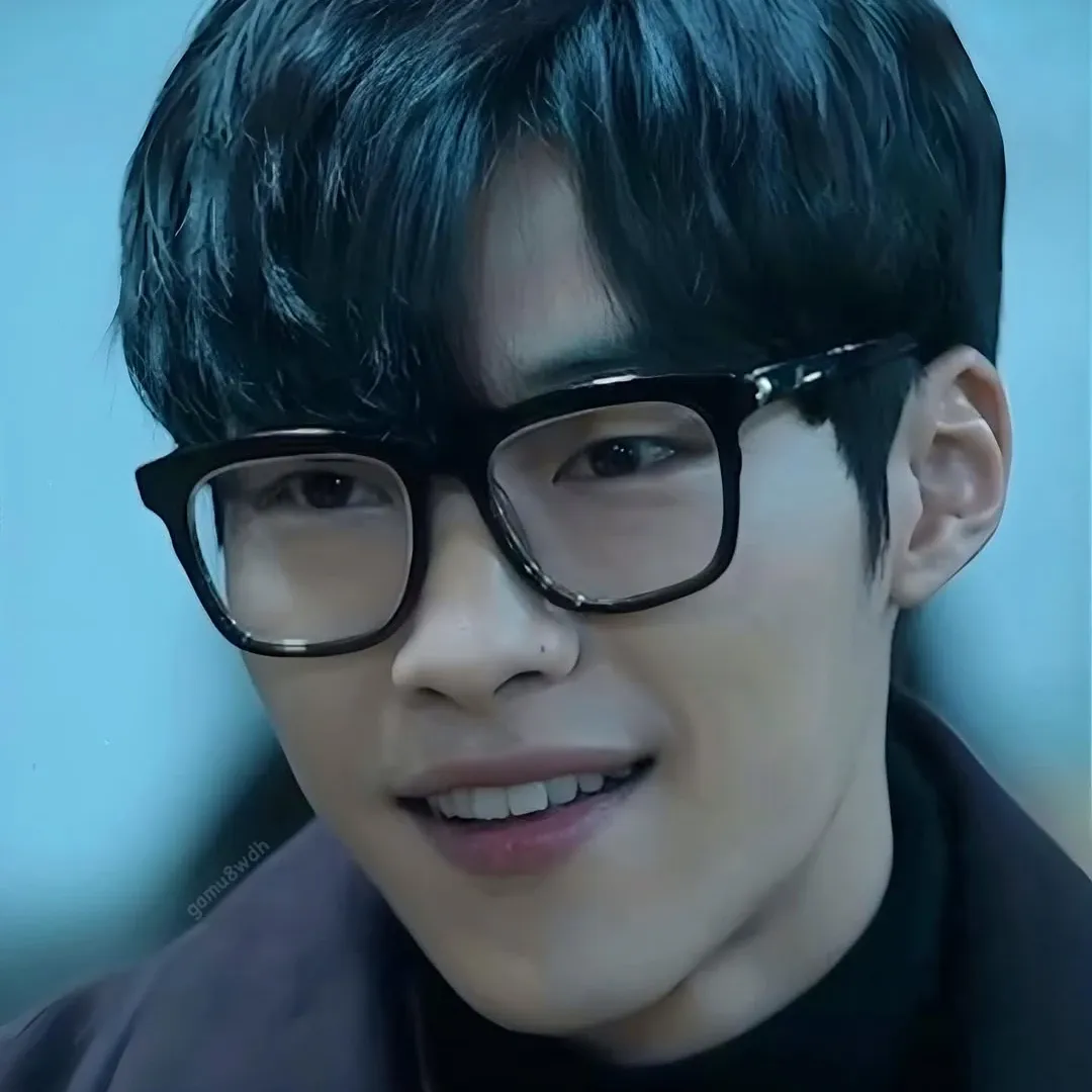 A moment captured by a fan of Woo Dohwan