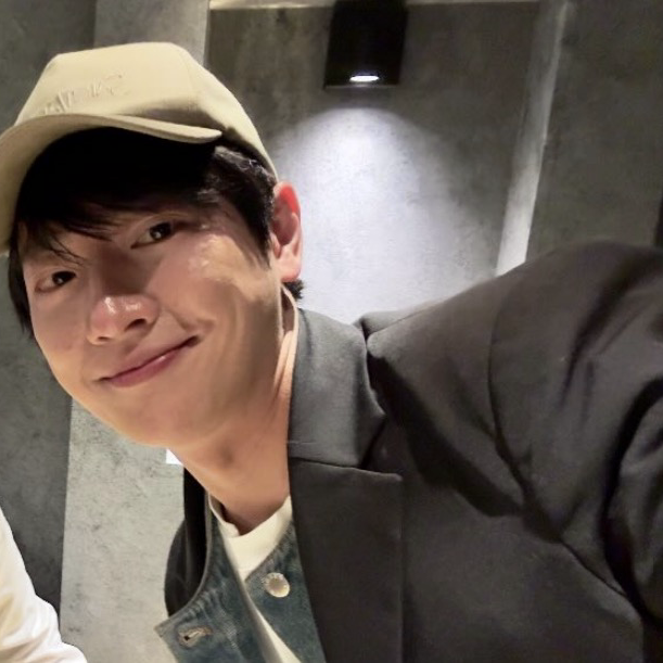 A moment captured by a fan of Lee Sangyeob