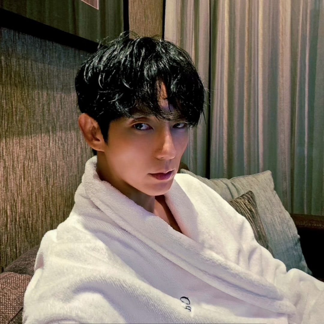 A moment captured by a fan of Lee Joongi