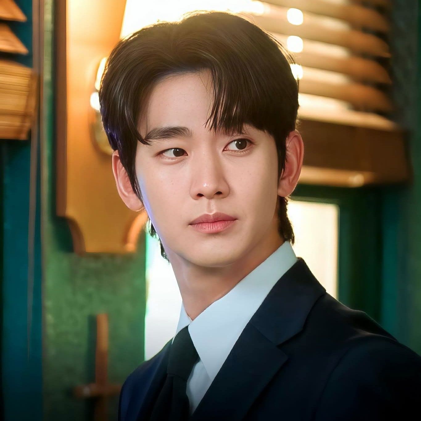 粉絲拍下的金秀賢瞬間