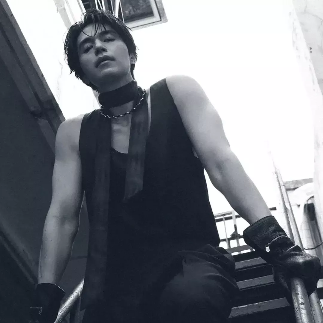Recent activity shot of Lee Dongwook