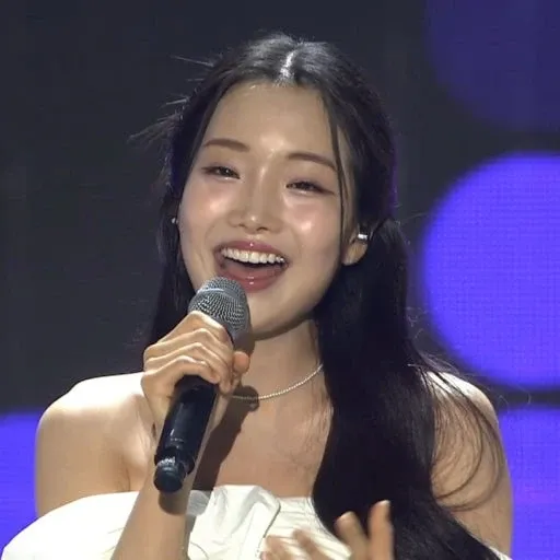 Recent activity shot of Kim Soyeon (2004)