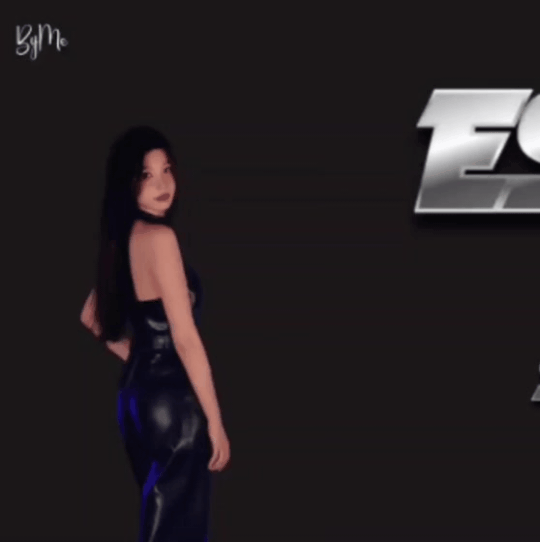 粉丝拍下的虞书欣瞬间