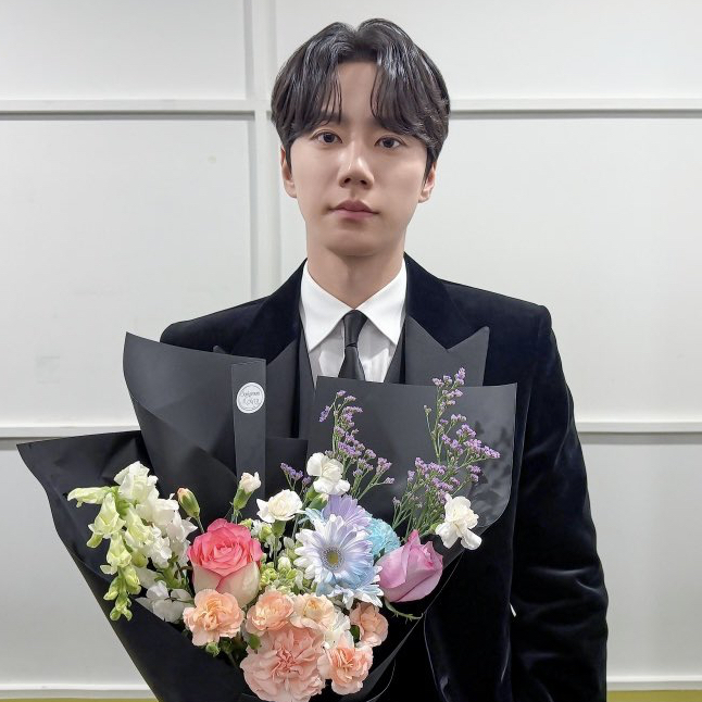 Behind-the-scenes cut of Lee Junyoung