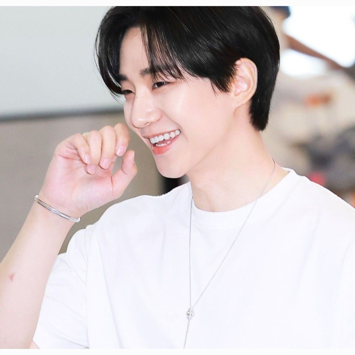 粉丝拍下的李俊昊瞬间