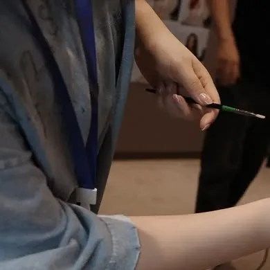 Behind-the-scenes cut of Bona
