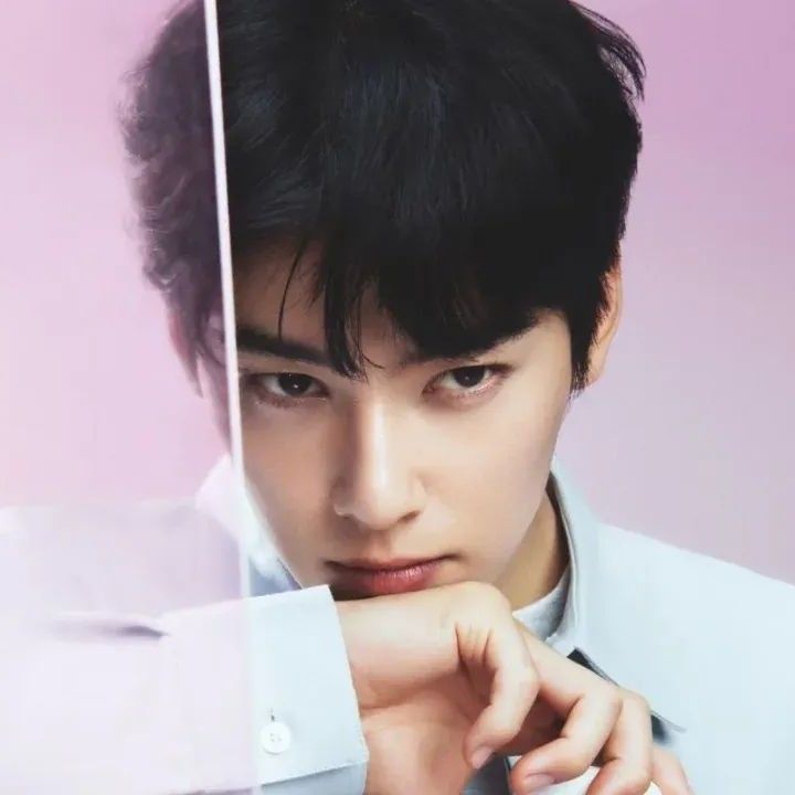 Latest photo of Cha Eunwoo