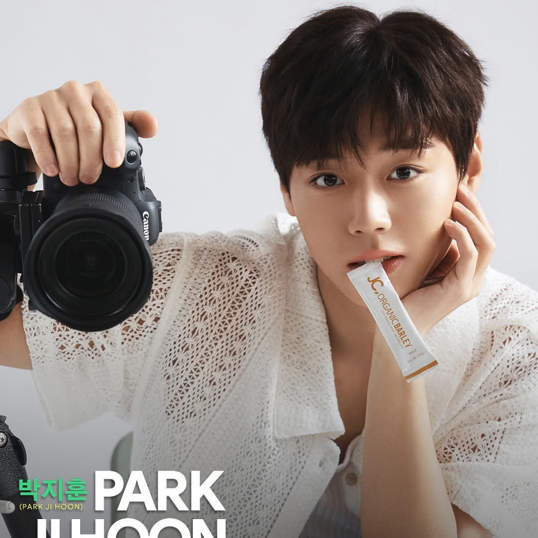 A moment captured by a fan of Park Jihoon