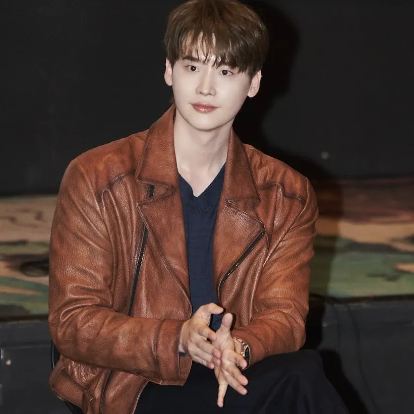 A moment captured by a fan of Lee Jongsuk