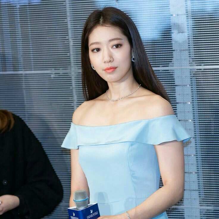 Behind-the-scenes cut of Park Shinhye